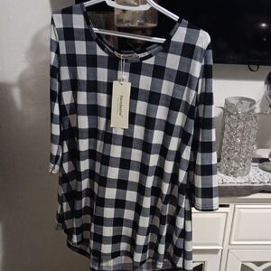 Versatile Black and White Checkered Long Sleeve Top